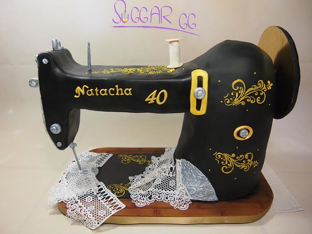 Vintage Sewing Machine by Géraldine of SuGGar GG