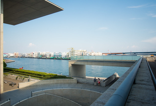 Exterior view of Hyogo Prefectural Museum of Art (兵庫県立美術館)