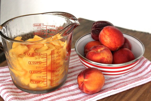 ontario-peaches-sliced