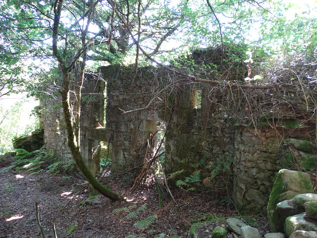 Ruinas de la Aldea abandonada de Vichocutín en Cerdedo