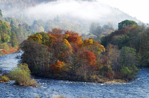 autumn landscape scotland rivertay perthshire dunkeld ericrobbniven