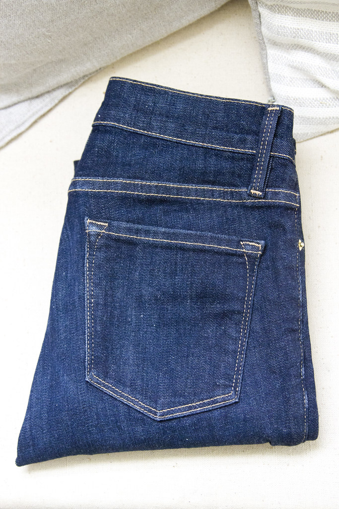 growing a minimalist wardrobe: blue jeans | reading my tea leaves