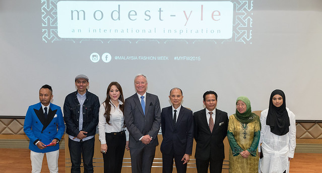 L to R - Boy & Altimet, Datuk Nancy Yeoh, Mr Roland Folger, Datuk Prof Jimmy Choo, Dato' Dzulkifli Mahmud, Datuk Normah Malik, Mizz Nina launch of Modest-yle