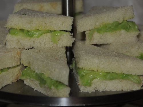 Gurkensandwiches (= Cucumber Sandwich)