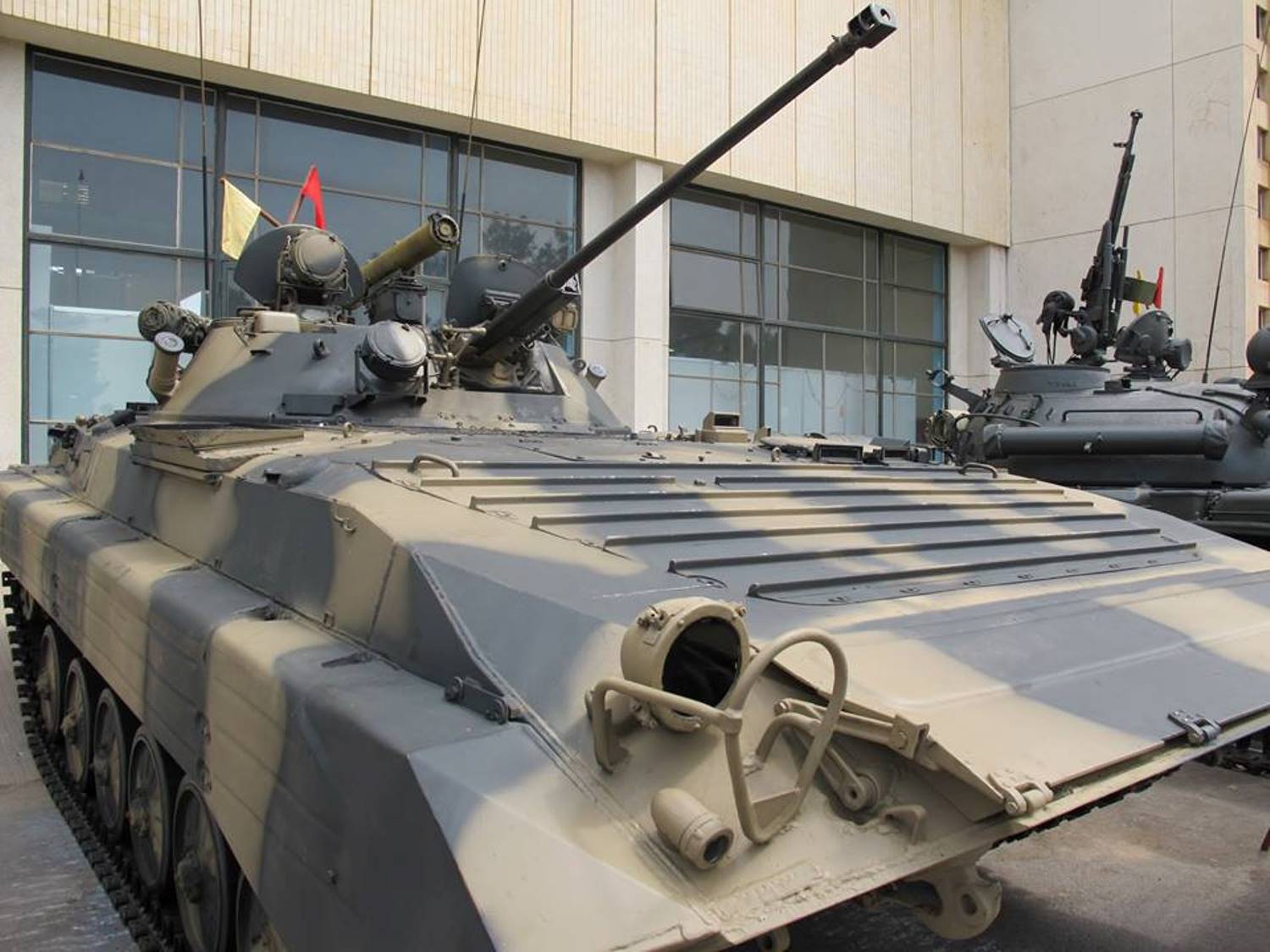 مدرعات القوات البرية الجزائرية [ BMP-2M Berezhok ]  31490016076_59e28d2a43_o