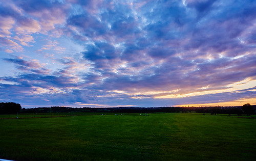 blue sunset orange cloud sun green skyline landscape sonnenuntergang sundown horizon lawn meadow wiese wolken grün blau grassland landschaft sonne horizont