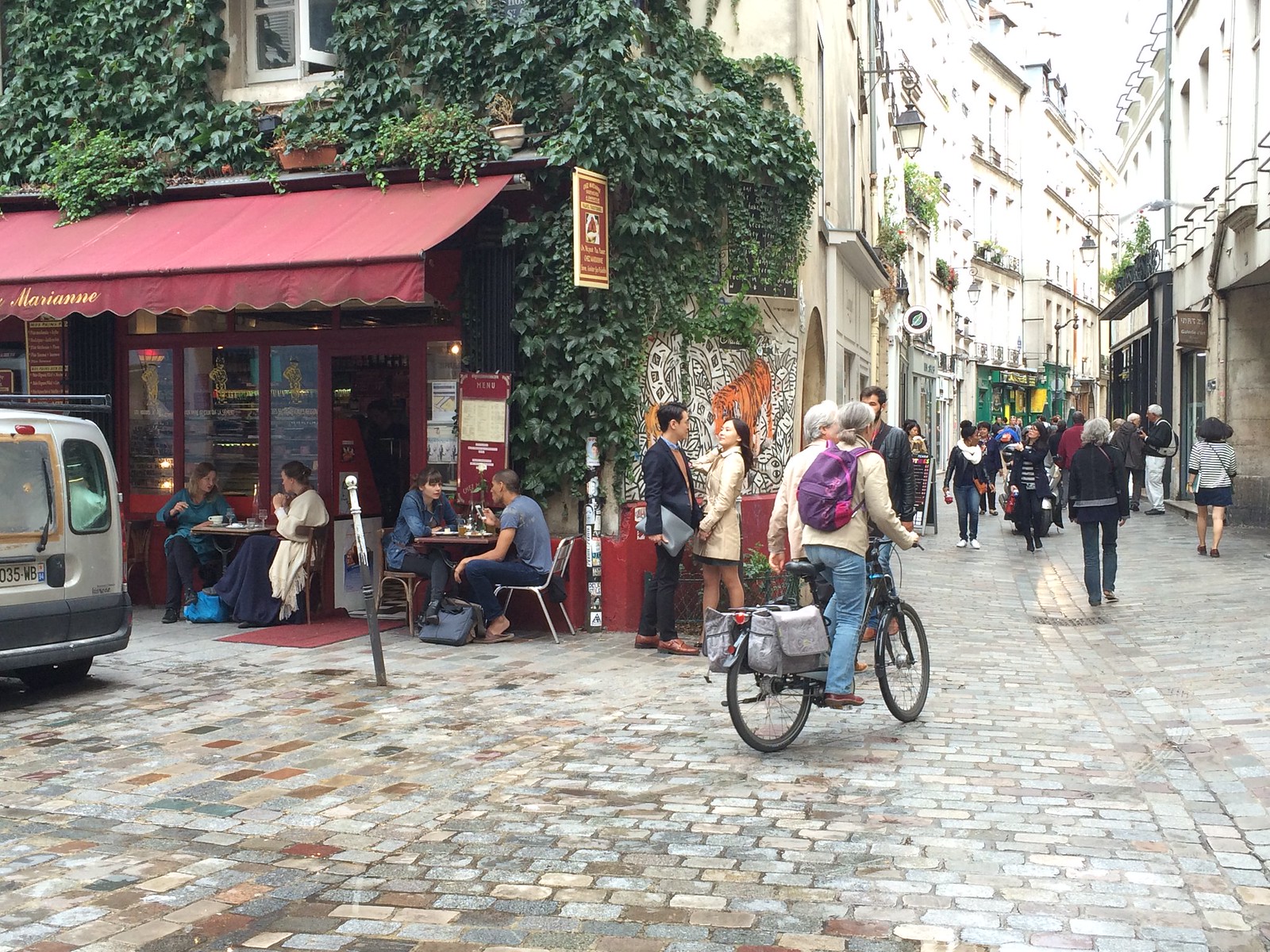 visiting+paris+paris+street+sightseeing