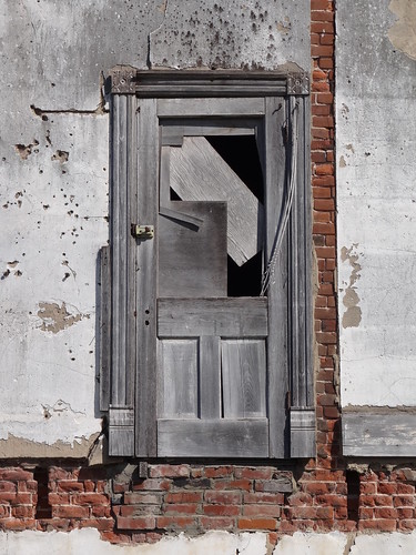 abandoned iowa doorway whatcheer