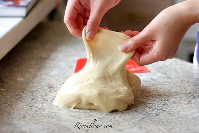  Windowpane test for bread dough 