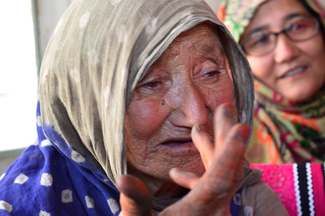 Elderly women, Zainabi recollecting her memories of Sepration during 1971 war (Photo by ; Raqib Hameed Naik)