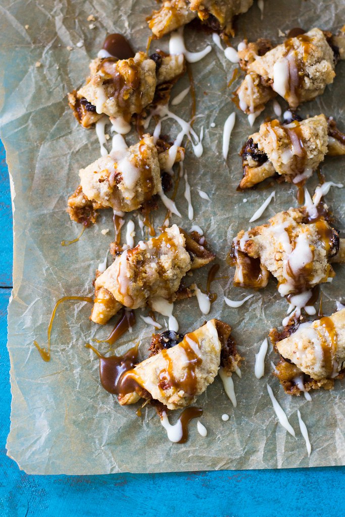 Sticky bun, meet Rugelach! A twist on the traditional Jewish cookie, these rugelach are filled with caramelized nuts and topped with streusel and drizzled with sweet caramel. #rugelach #cinnamonbun