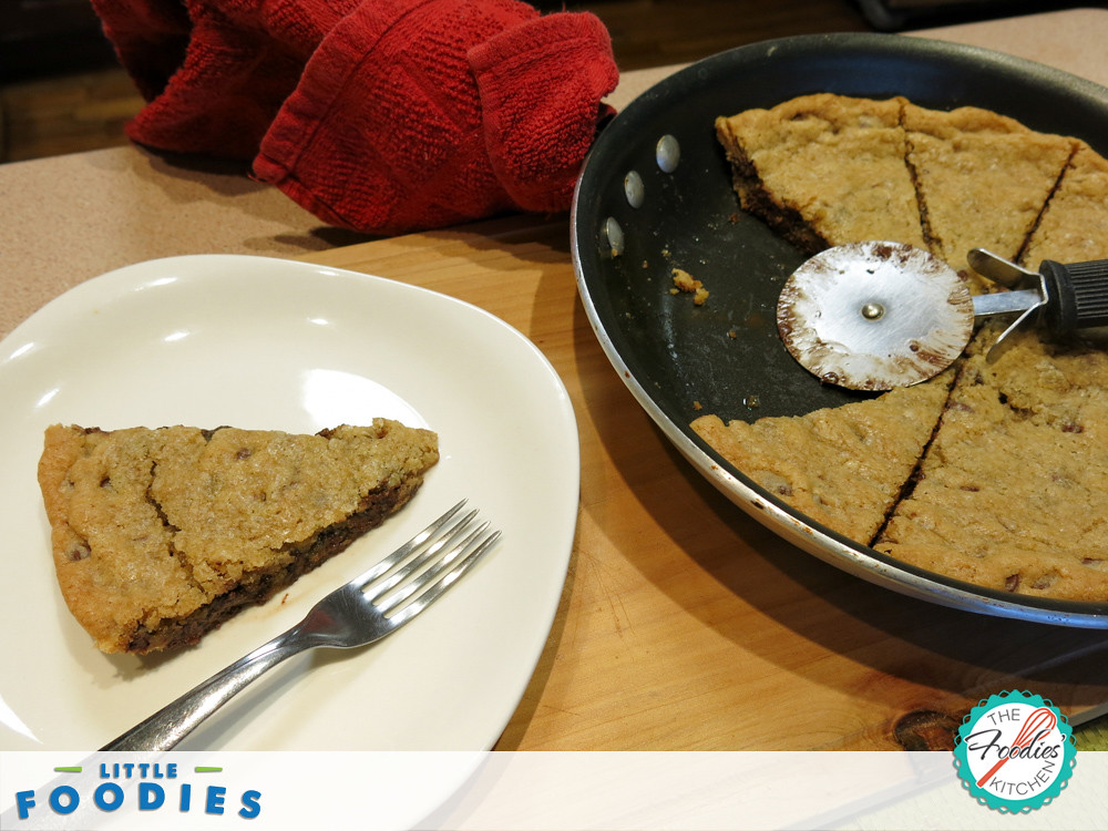 Little Foodies: Giant Skillet Cookie