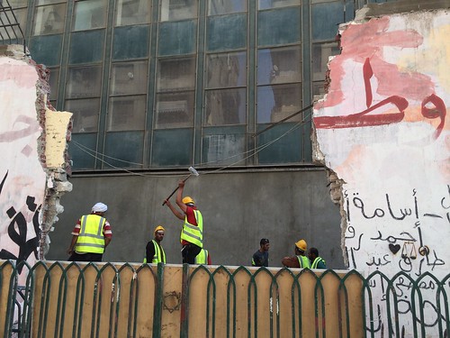 Demolishing Mohamed Mahmoud graffiti walls