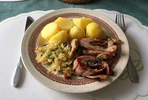 Ground meat savoy roll / Hackfleisch-Wirsing-Rolle