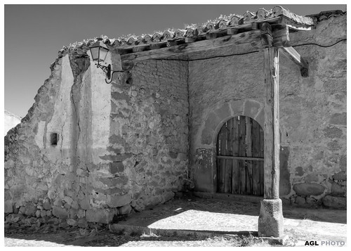 de la puerta sierra ruinas porche piedras bonilla