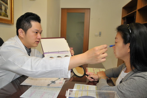 眼袋、淚溝怎消除？台北采醫漾麗診所談眼袋整型手術 (2)