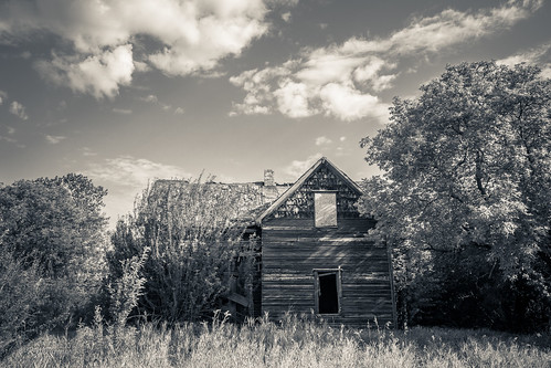 abandoned farmhouses