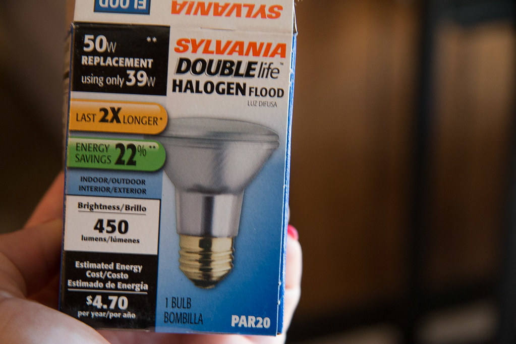 Halogen lightbulbs for recessed lighting