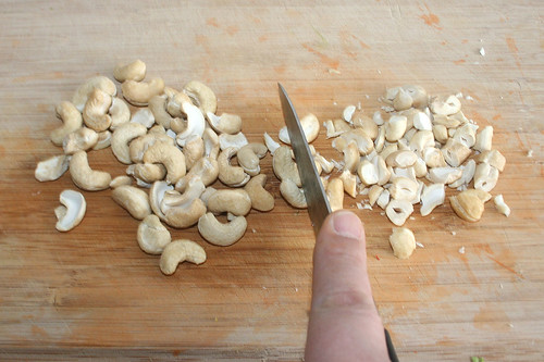 29 - Cashewkerne zerkleinern / Chop cashew