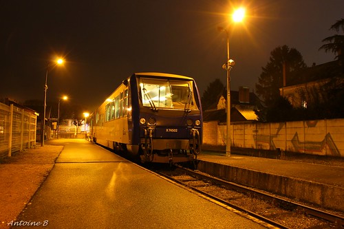 X74502 en gare de Salbris