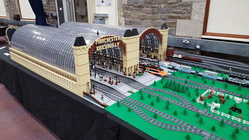 [MOC] Manchester Brickadilly Station - LEGO Train Tech 