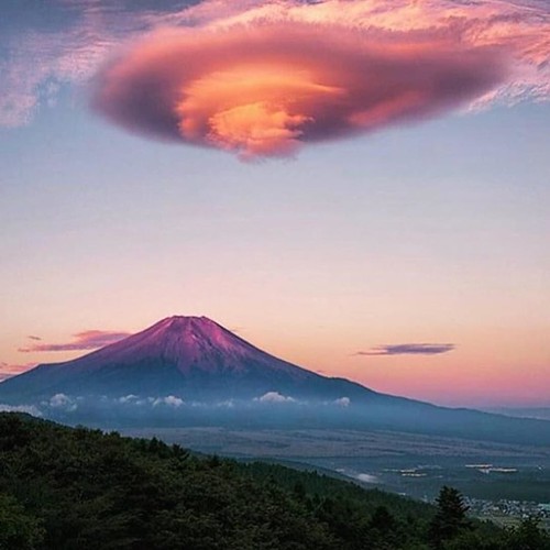 Follow OurPlanetDaily for more amazing travel photos! Mount Fuji, Japan – Photography by © 栗田ゆが (Yuga Kurita). by #Nature4Picture Download more at : http://bit.ly/1VBtLGD