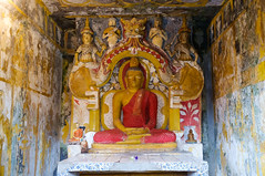 Buddha shrine inside Gadaladeniya Rajamaha Viharaya
