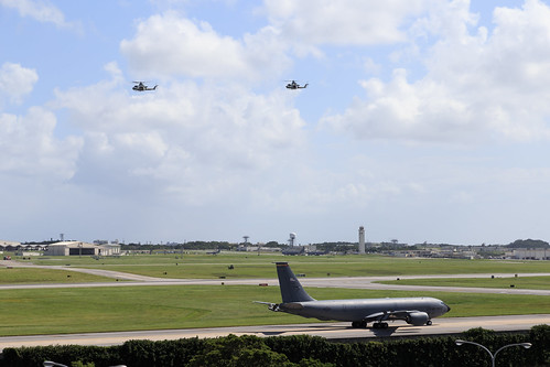KC-135とヘリ