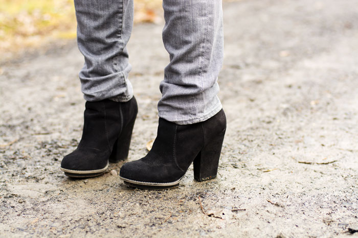 3-hm-grey-skinny-jeans-zara-black-booties