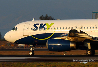 Sky Airline A320 CC-ABW rolling (RD)