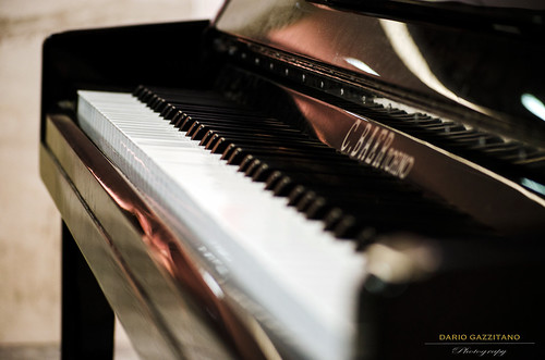 “Adoro il pianoforte perché sublima la mia imperfezione.” - Giovanni Allevi