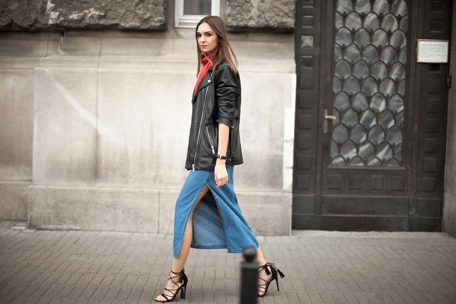 long-denim-skirt-leather-jacket-outfit-streets-tyle