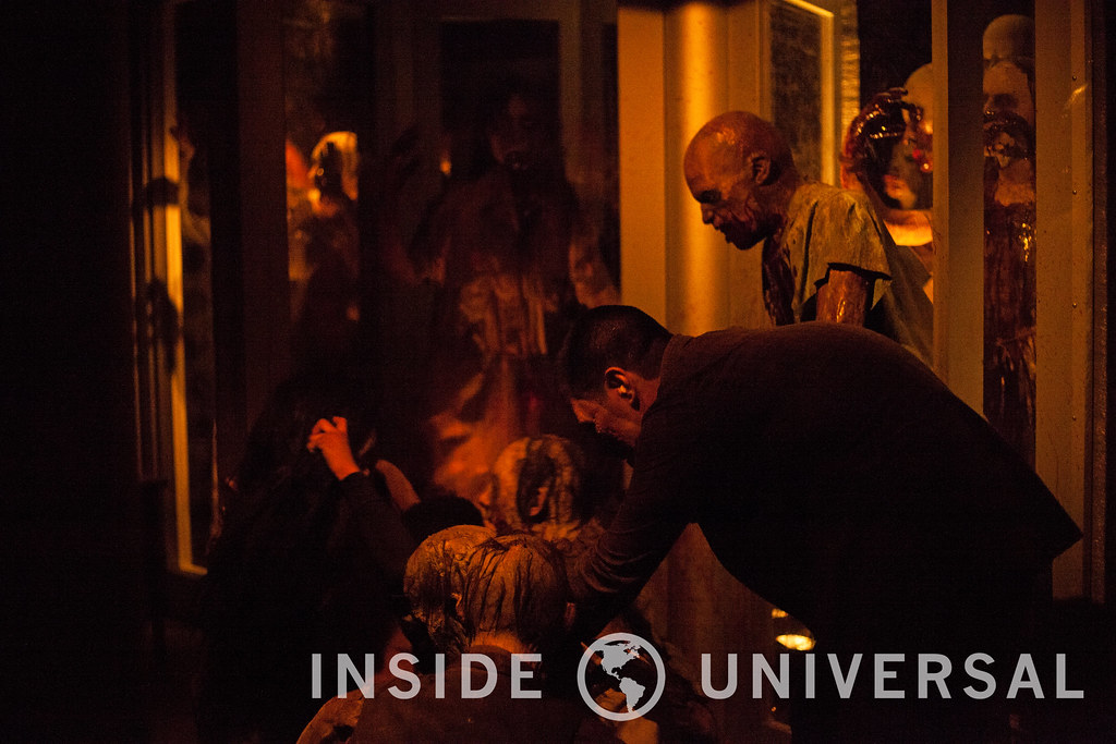 The Walking Dead: Wolves Not Far – Halloween Horror Nights 2015 at Universal Studios Hollywood