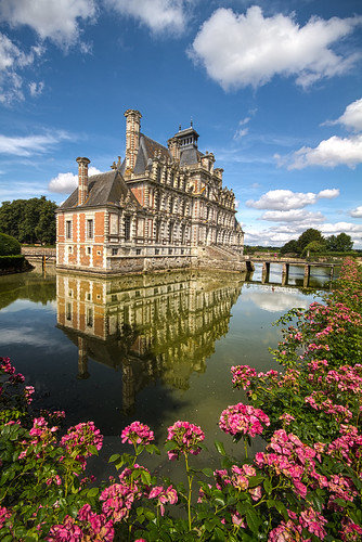 bridge roses vacation sun holiday france castle water reflections hall bluesky moat normandy hdr beaumesnil francelandscapes vividstriking “chateaudebeaumesnil” “l’eure” “louisxvi”“normandyversailles”