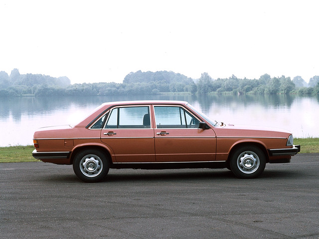 Седан Audi 100 C2. 1976 – 1980 годы
