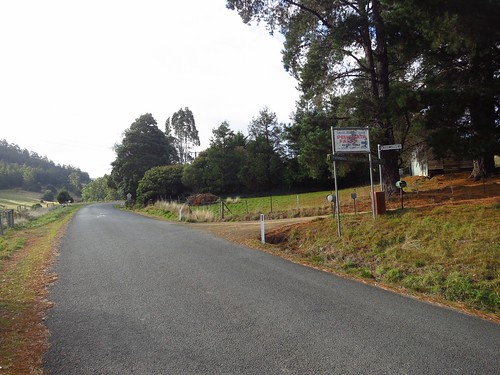 road sign tasmania unsealedroad sealedroad snugtiers crosswellsroad pelverataroad