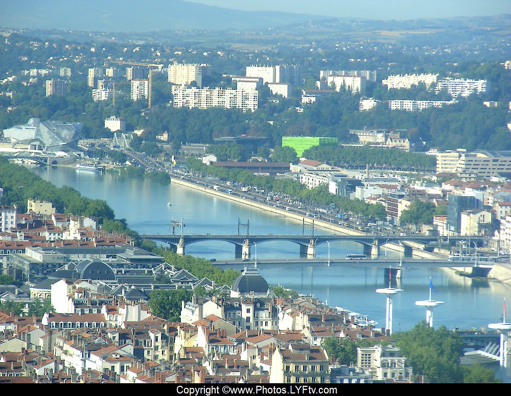 Lyon vue depuis la tour Incity Piscine du Rhône Euronews Anciennes prisons Musée des Confluences Conseil Régional