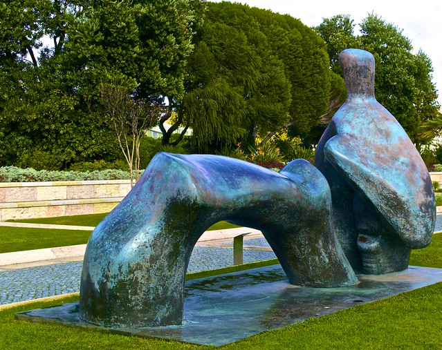 Photo：Reclining Figure : Arched legs 4/6 (1969-1970) - Henry Moore By pedrosimoes7