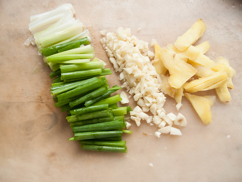 011 garlic, ginger and spring onion