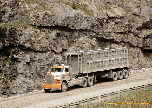 tractor truck dumptruck dump semi coal diamondt reo tractortrailer coaltruck diamondreo coalbucket