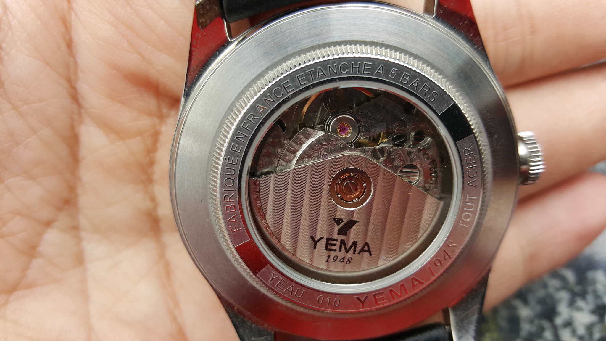 Đồng hồ Casio G-shock GA-1000-4ADR và Yema Yeau 010/WA - 8