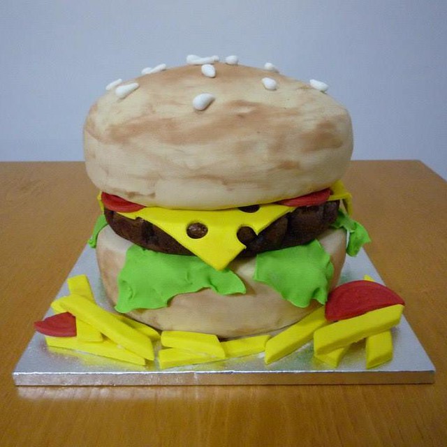 Burger Cake by Torte per tutte le occasioni (Sara Seminara)