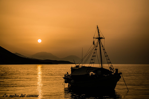 sunset sea sun sol yellow contraluz outdoors atardecer golden boat europa europe barco creta greece amarillo grecia crete dorado lightroom loutro rearlit