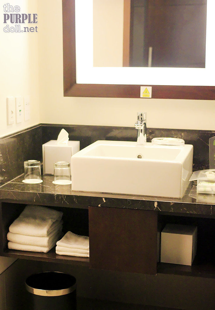 Holiday Inn & Suites Makati Deluxe Sink