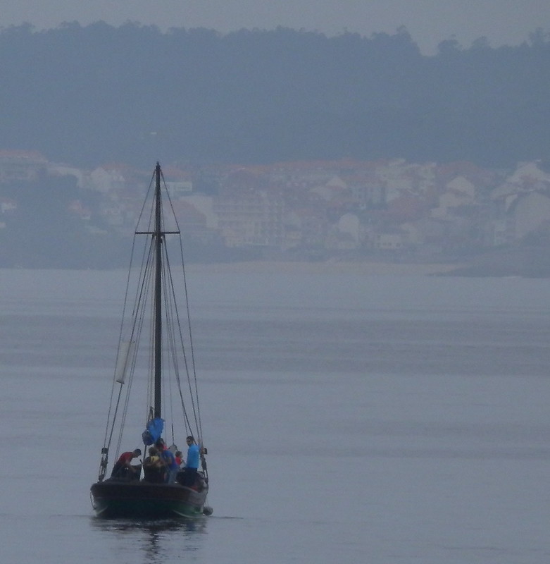 Barca frente a Portonovo