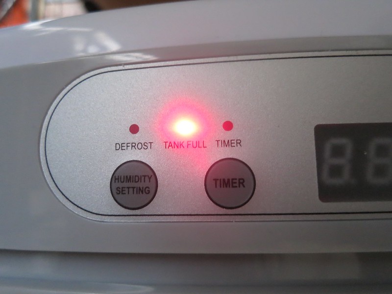 At what humidity level should one set a dehumidifier?