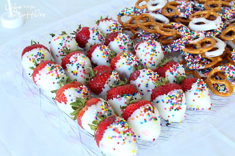 The food is the most important part of throwing a party. Check out why the details matter in this helpful and informative post, plus tips on how to throw a Pinterest-worthy party!