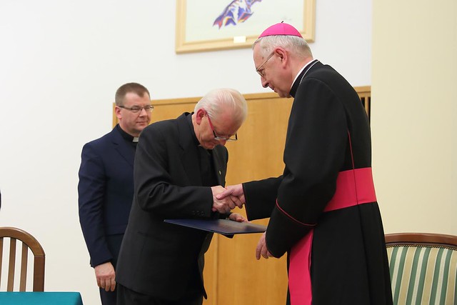 Przewodniczący KEP odbiera nagrodę im. ks. Idziego Radziszewskiego, KUL, Lublin, 28 X 2016 r.