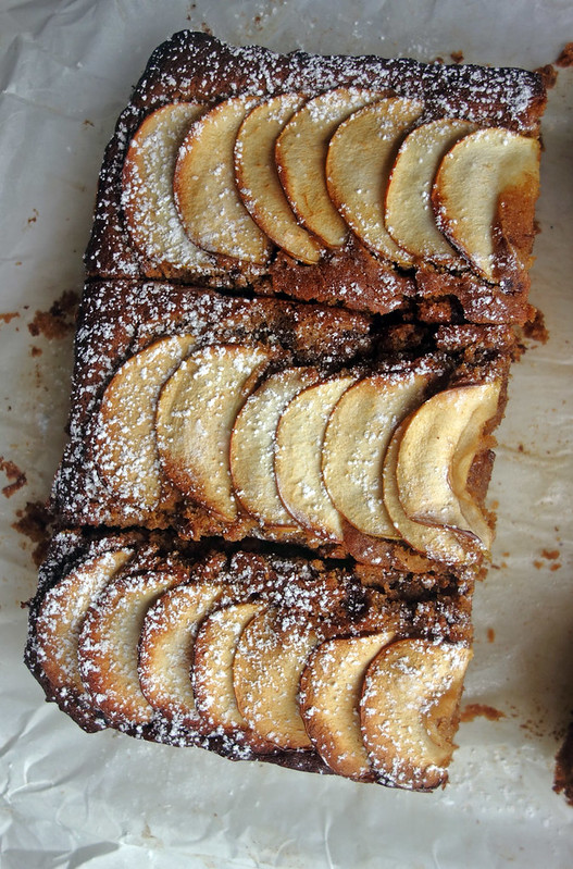 spiced toffee apple cake5