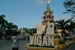 Vigan - Plaza Salcedo Christmas Tree morning
